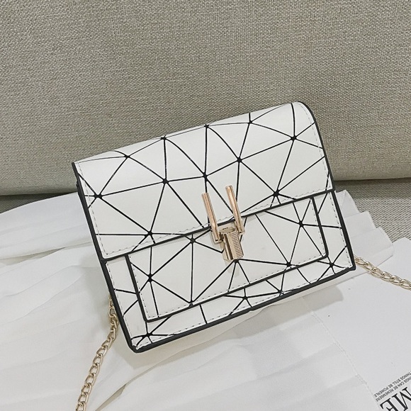 New Geometric Pattern White & Black Crossbody Bag - Picture 1 of 4